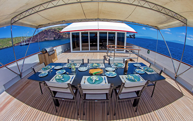 Al-fresco-dining-area---Passion-yacht-(1)