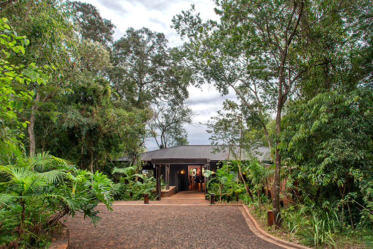 1 Awasi Iguazu - Main Lodge Entrance - PH Daniela Mac Adden copia